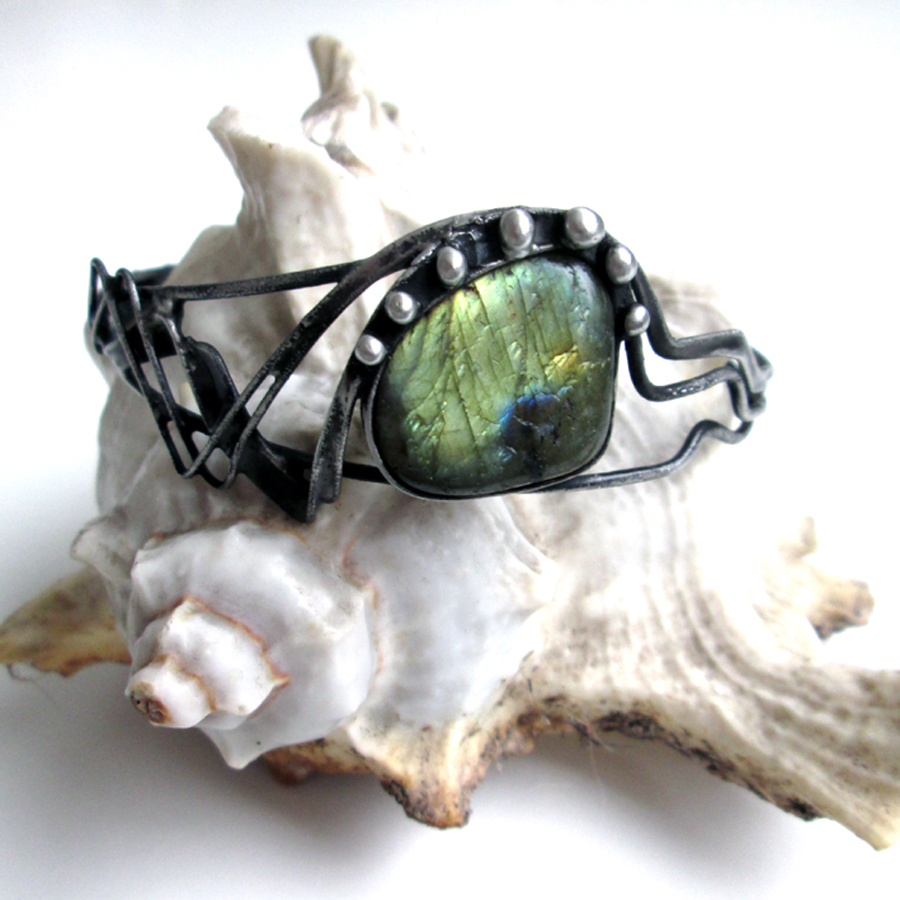 Náramek s labradoritem