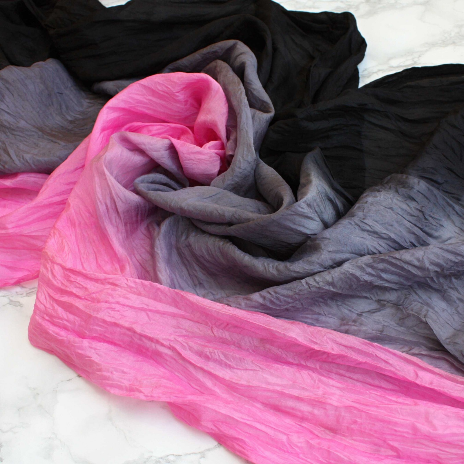 hedvábný pléd černo-růžovo-šedý 180x90