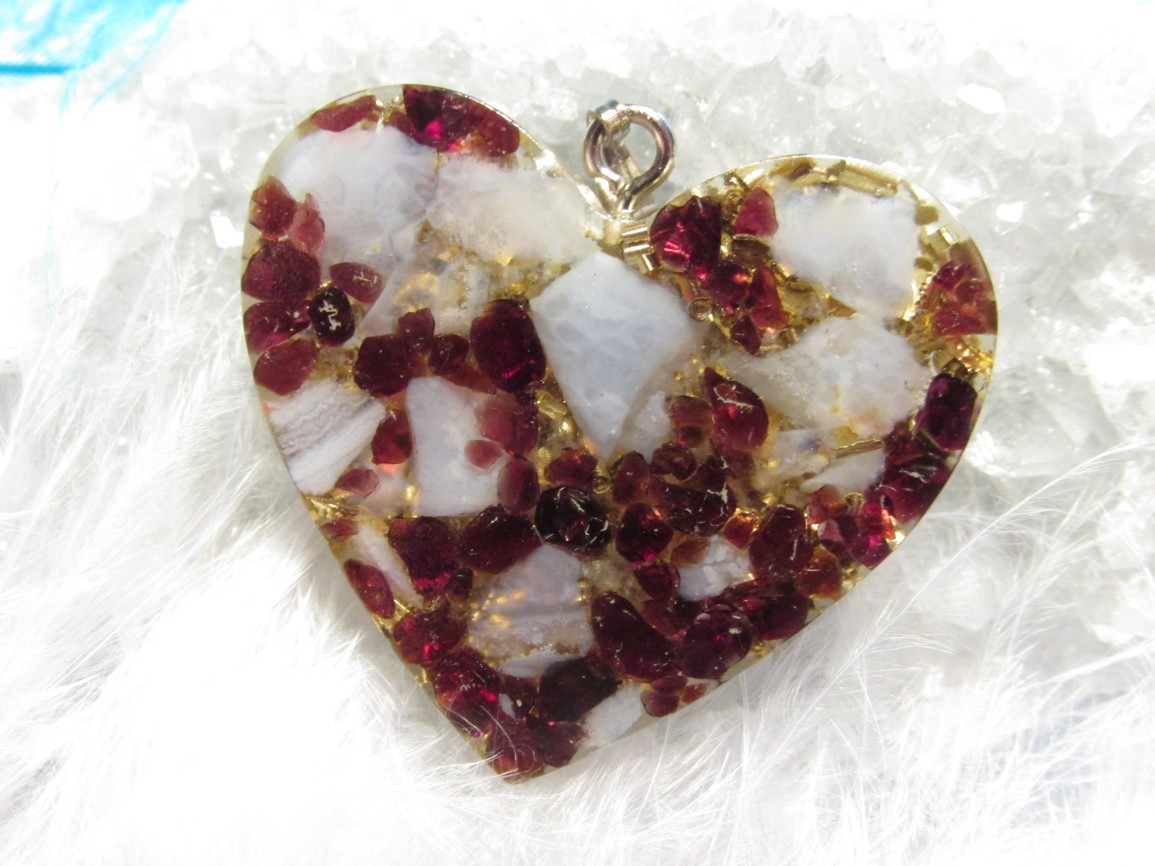 Orgonit přívěsek - Granát & Krajkový chalcedon