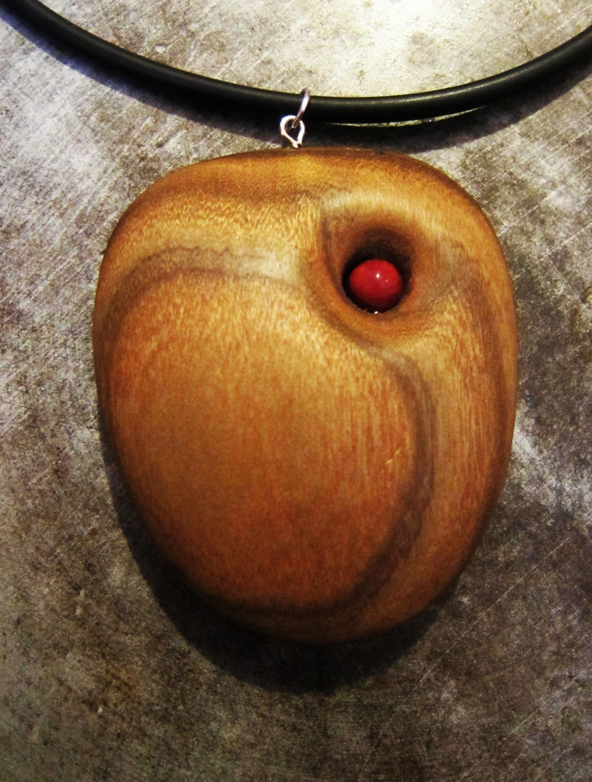 Přívěsek ze škumpového dřeva - Srdce škumpy