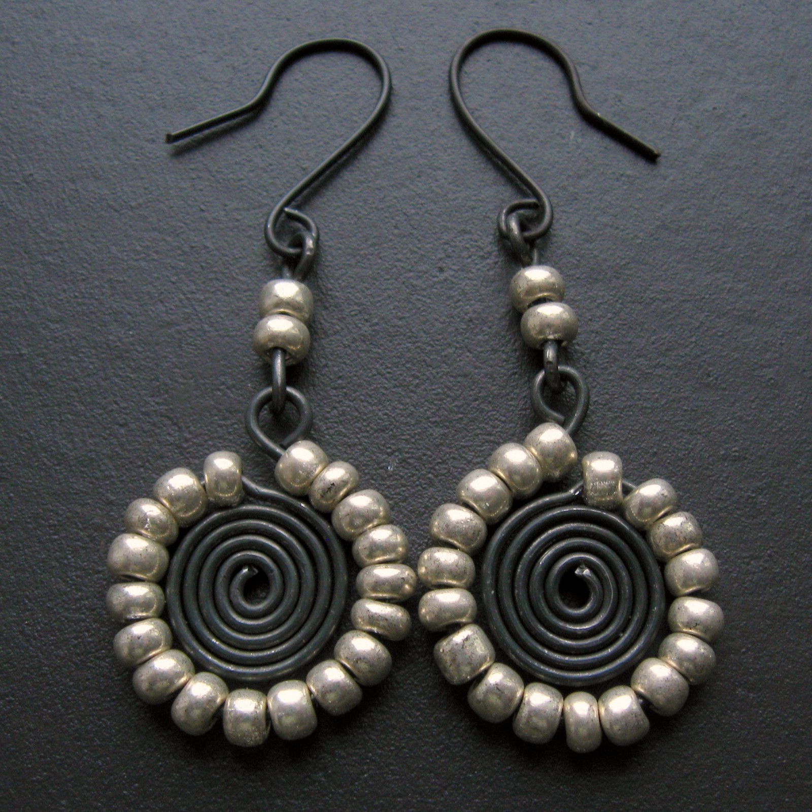  Náušnice zlato stříbrné kytičky