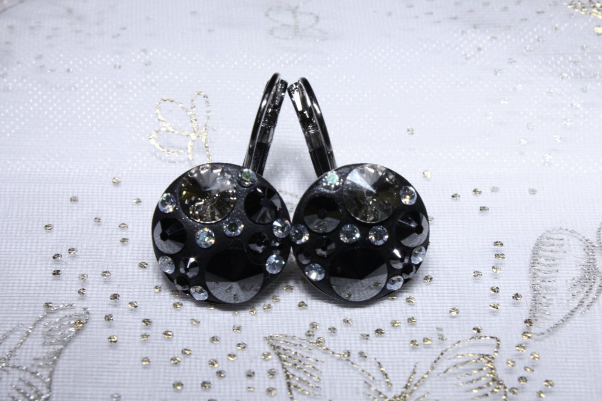 Střední černé visací náušnice