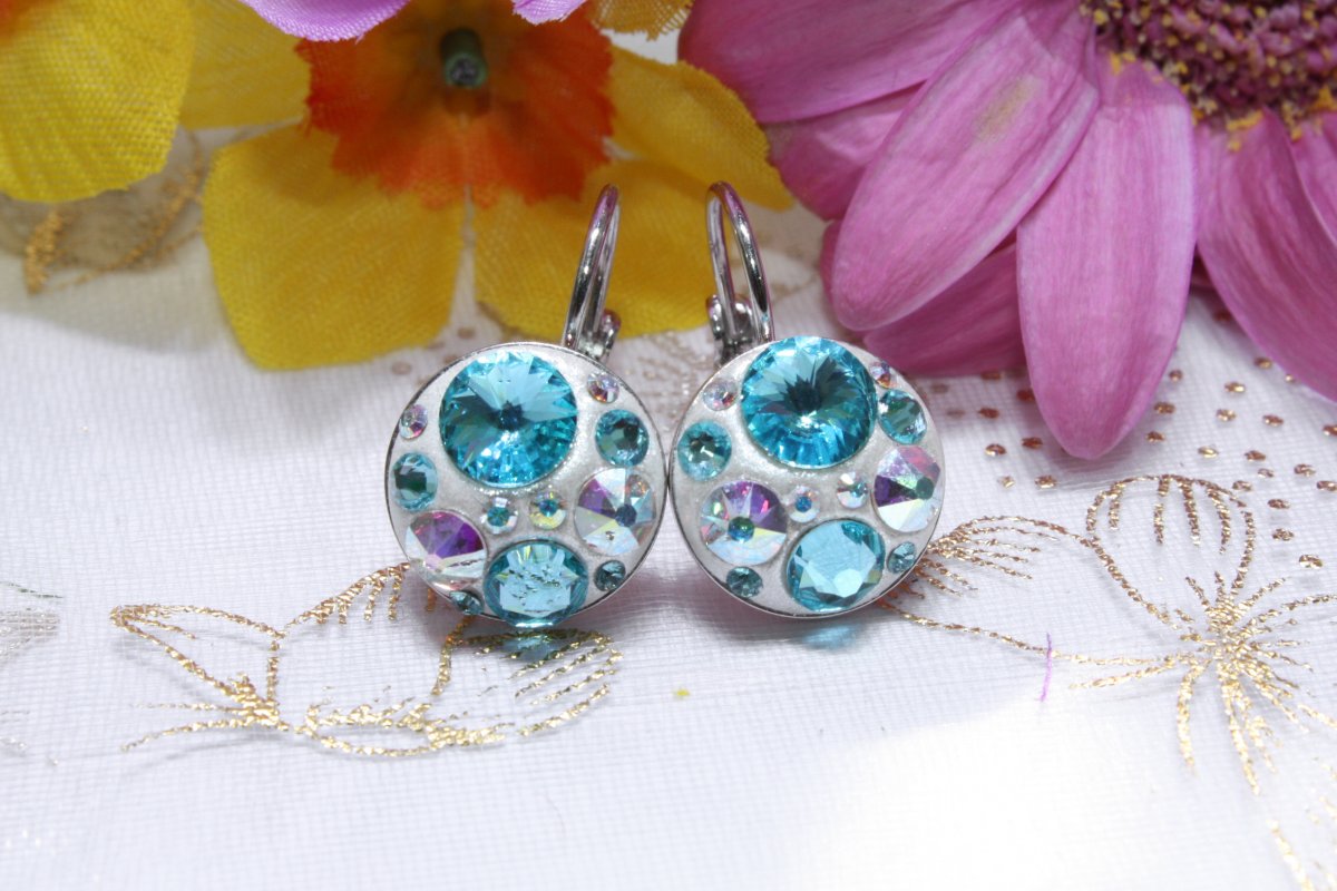 Malé světle modré náušnice