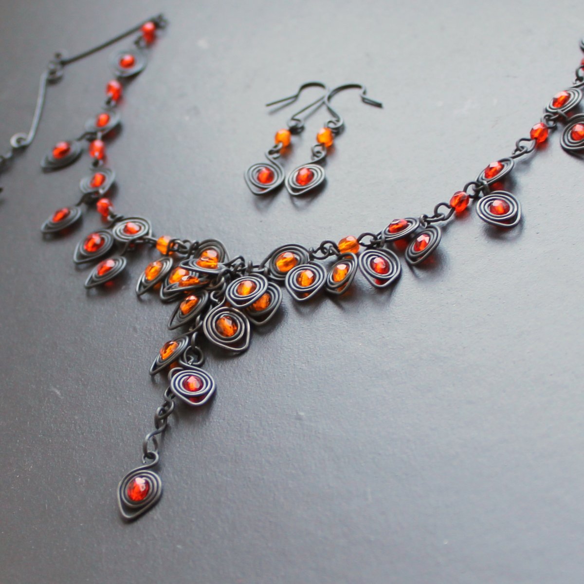 Paví chvost s oranžovými očky