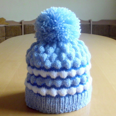 modrý kulich s bambulí