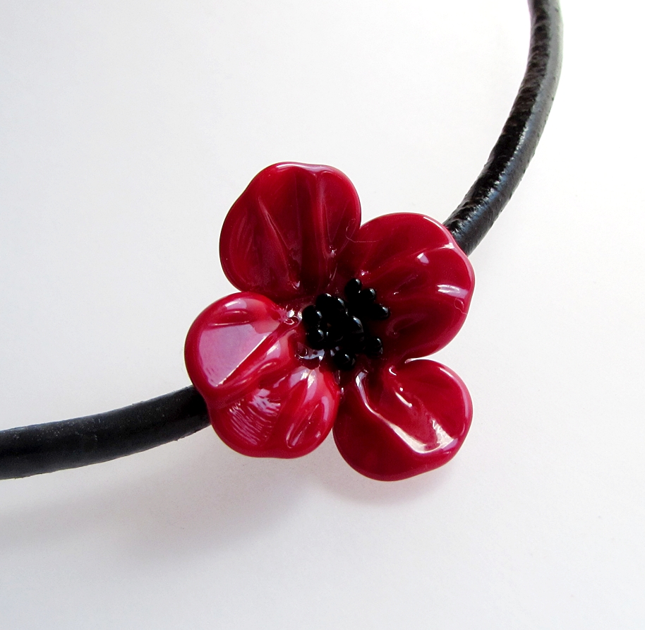 "Kapka rudé" náhrdelník z ručně vinutého skla