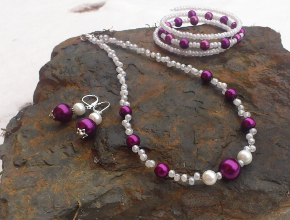 Jemná fialovobílá