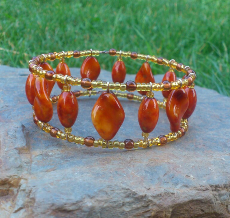 Oranžovohnědý náramek