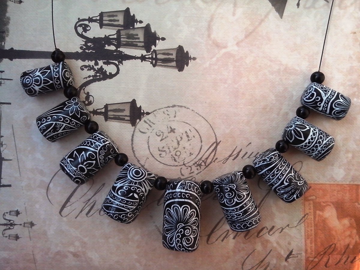 Fimo náhrdelník - černobílé kvítky