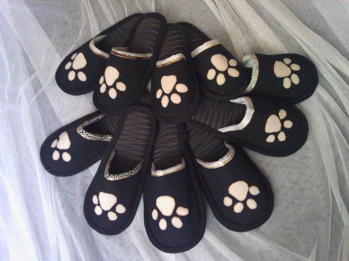 pantofle pět párů