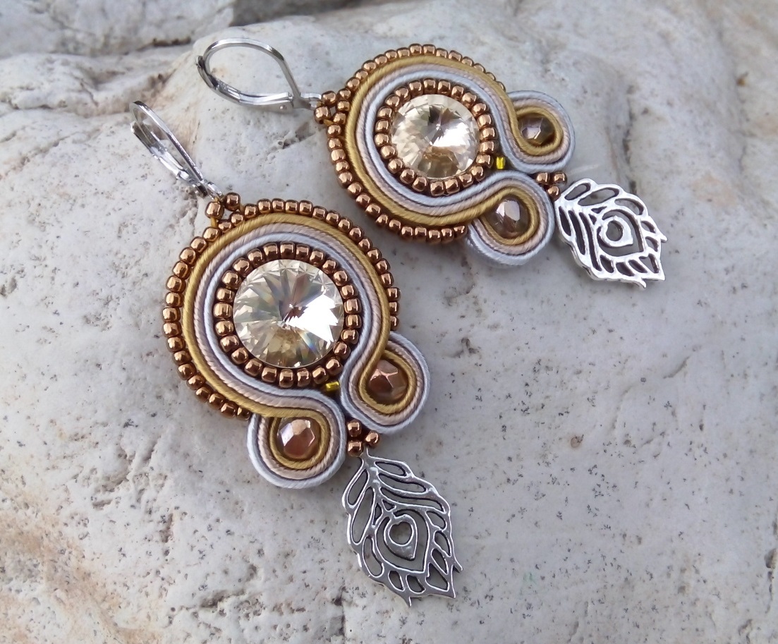 Sutaškové náušnice Páví pírka v mědi a stříbře