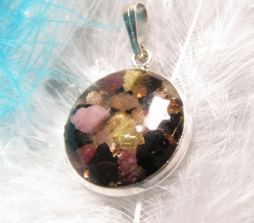 Orgonit přívěsek šungit, turmalín, sluneční kámen