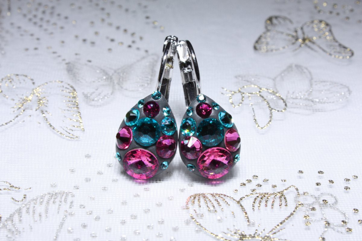 Šedé růžovo-tyrkysové kapky