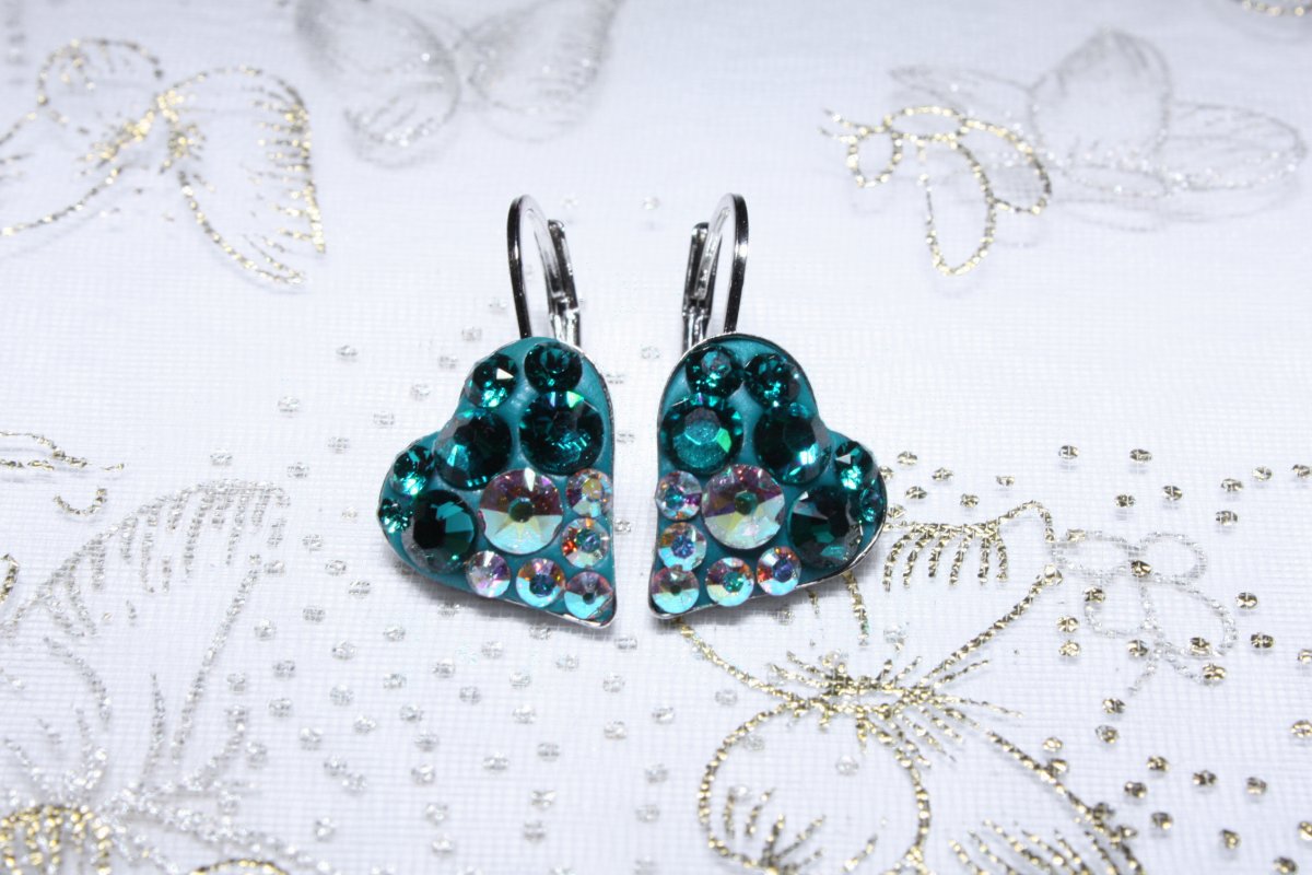 Tmavě tyrkysová srdíčka