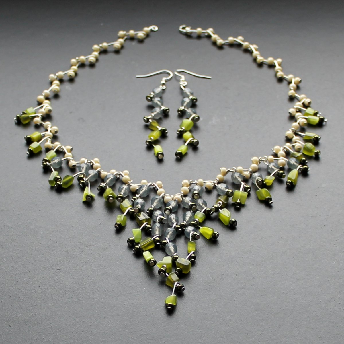 V zeleném krajkoví pod pavučinou