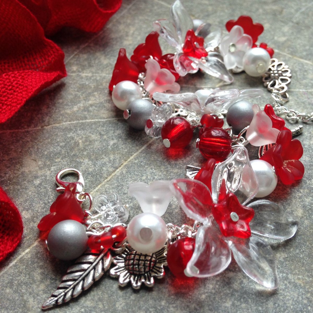 Jahody se šlehačkou - náramek