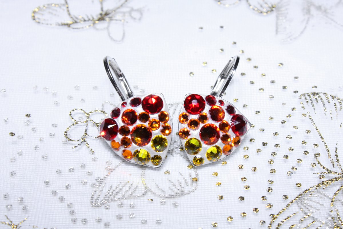 Červeno-oranžovo-žluté trojůhelníčkové náušnice 