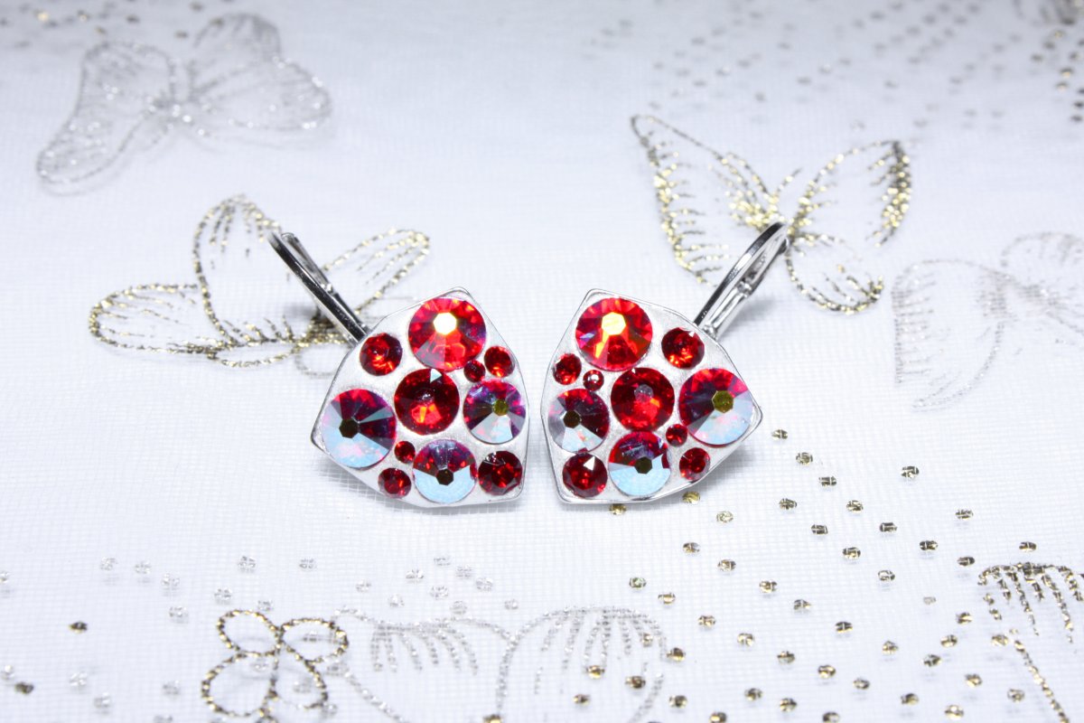 Červené duhové trojůhelníčkové náušnice