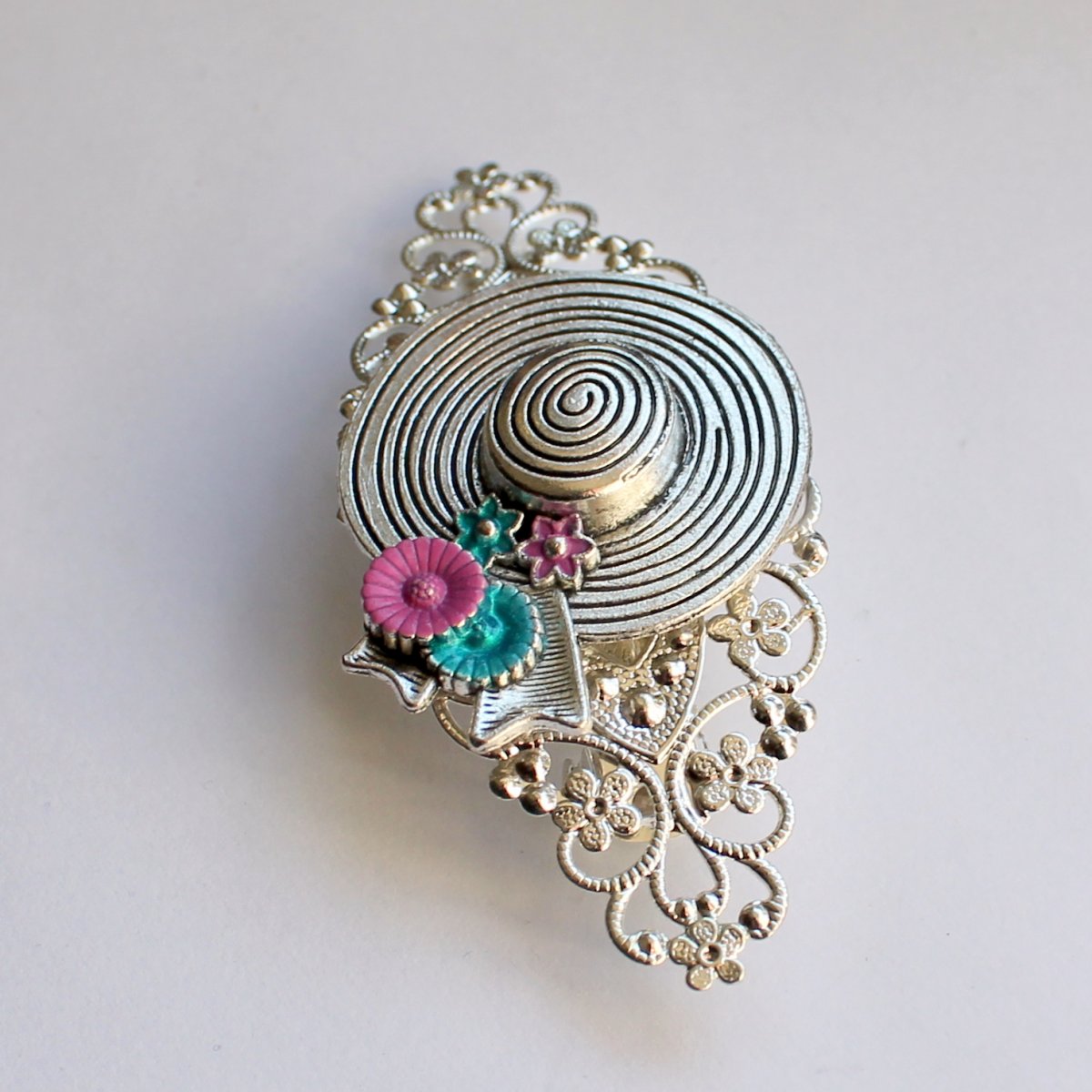 Romantický klobouk - spona