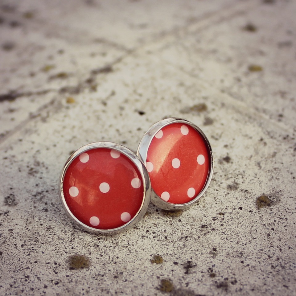 Puntíky v červené