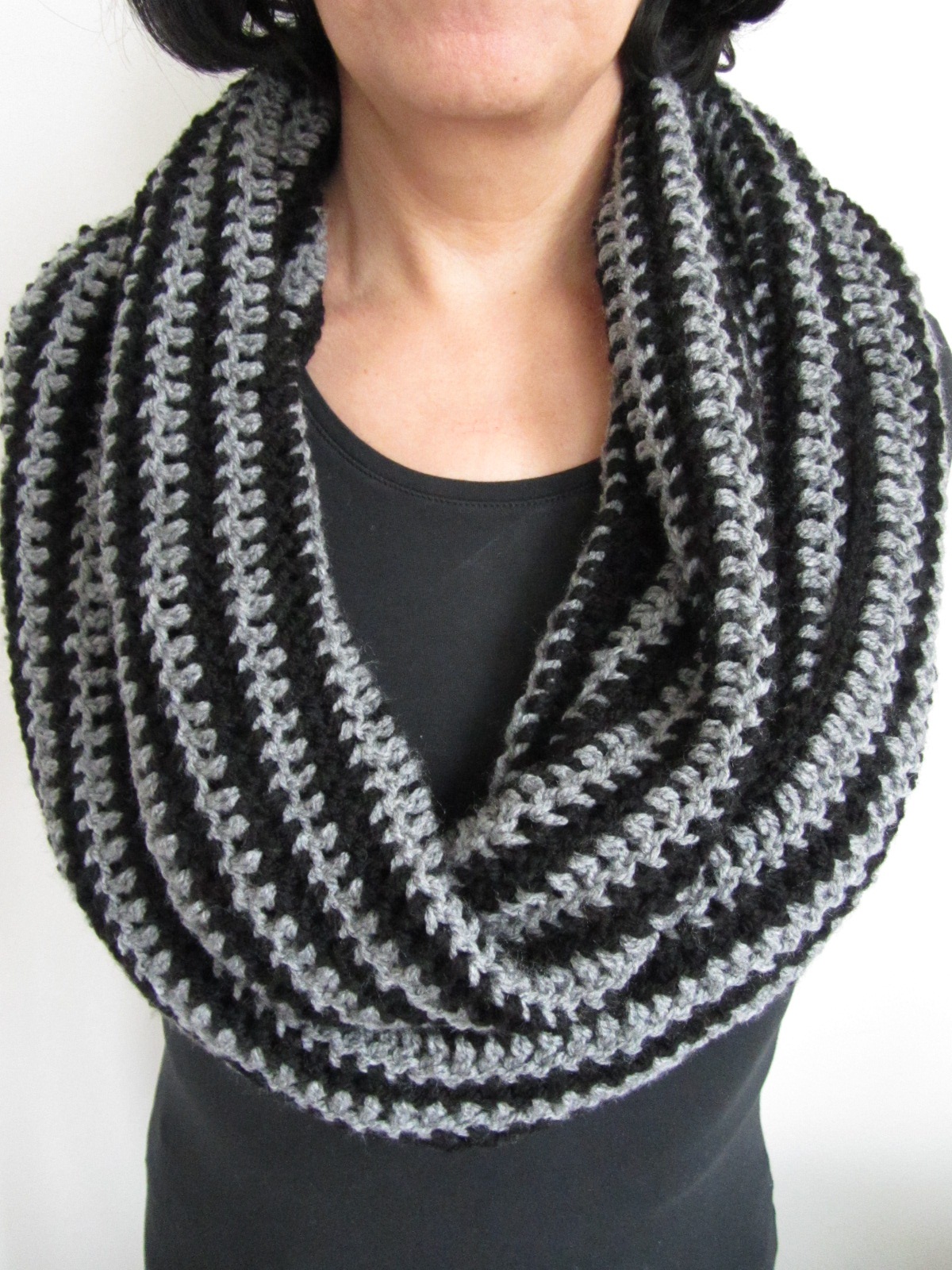 NÁKRČNÍK "KRTEK A JEZEVEC"