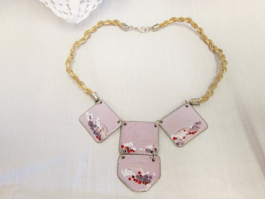 smaltovaný náhrdelník 