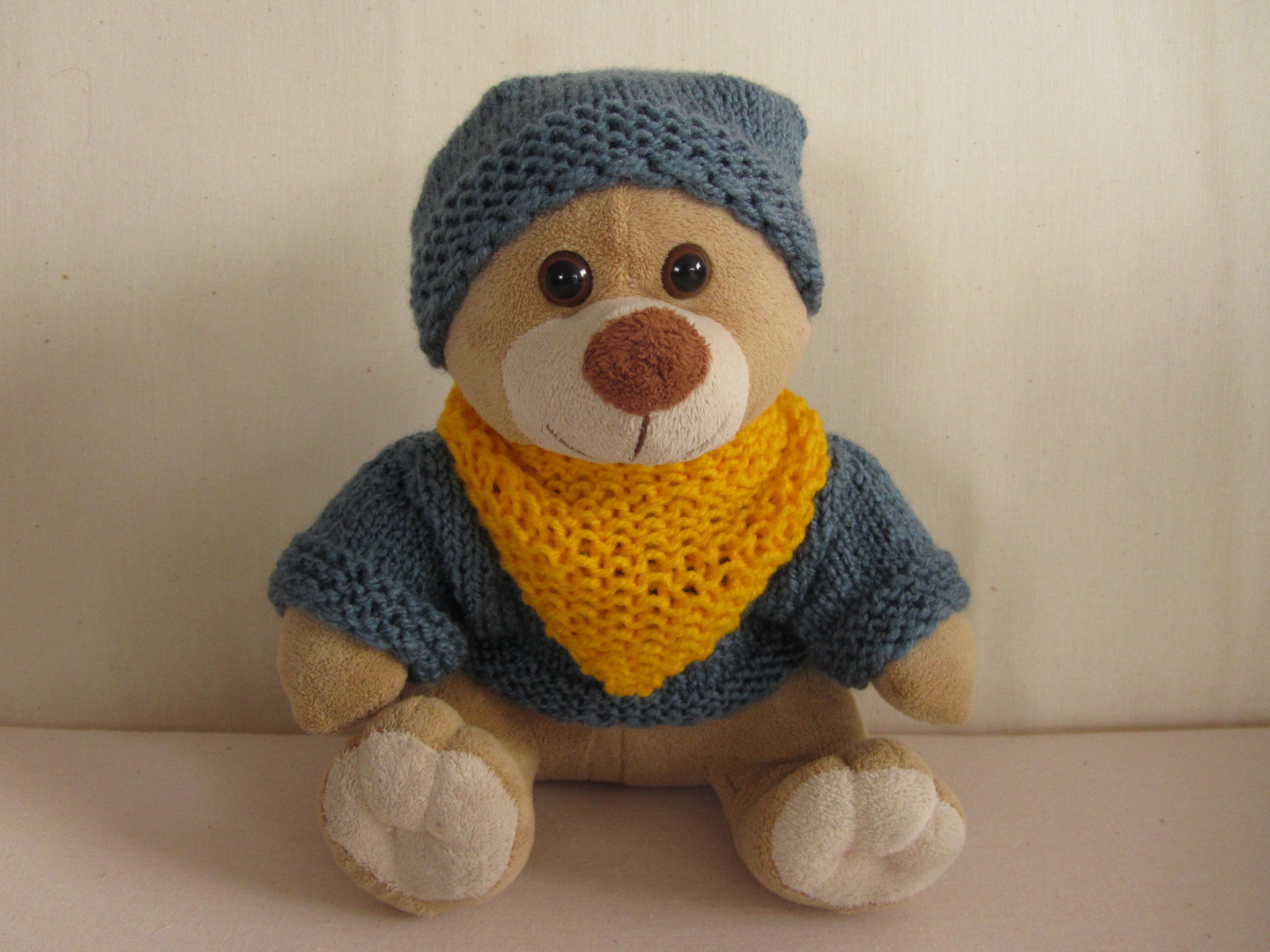 SOUPRAVA S NÁKRČNÍKEM - šedozelená