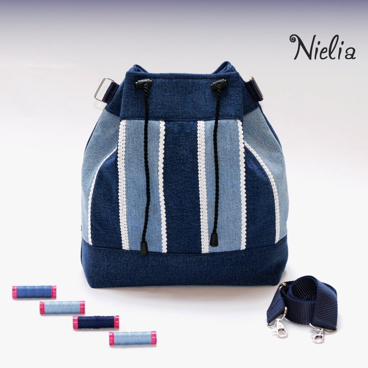 S bělostnými prýmky (jeans)