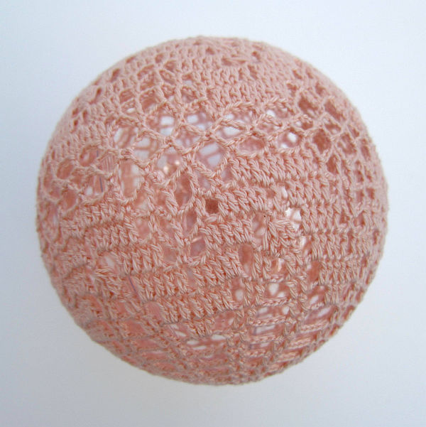 Lososová krajková koule
