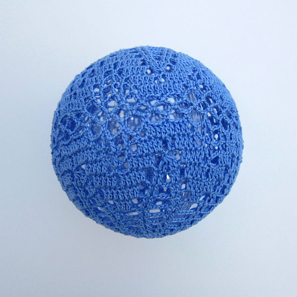 Modrá krajková koule