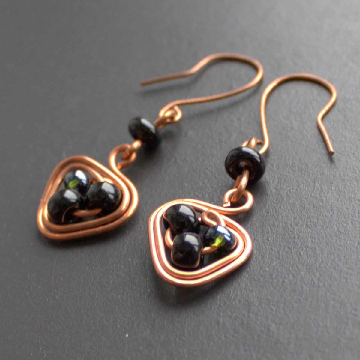 NÁUŠNICE ČERNÉ A ANTRACITOVÉ DO TROJKY