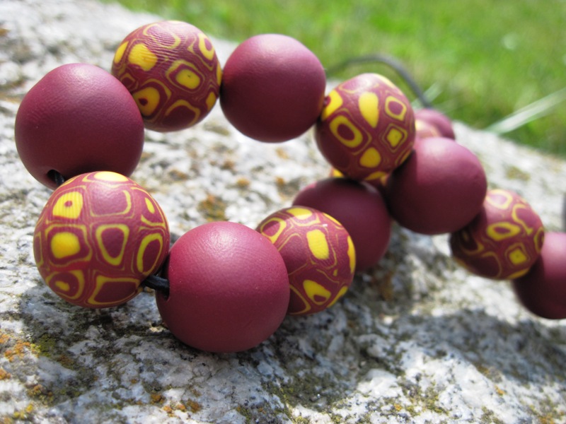 Korále bordó + žlutá