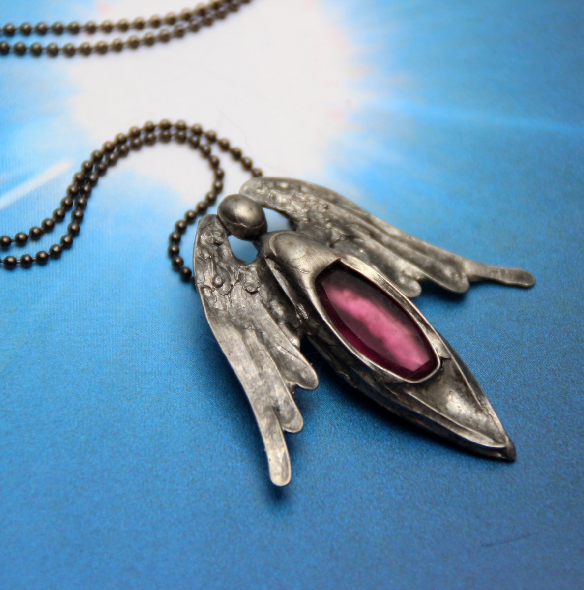 NÁHRDELNÍK JEZABEL