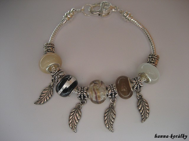 Náramek s korálky s velkým průvlekem    