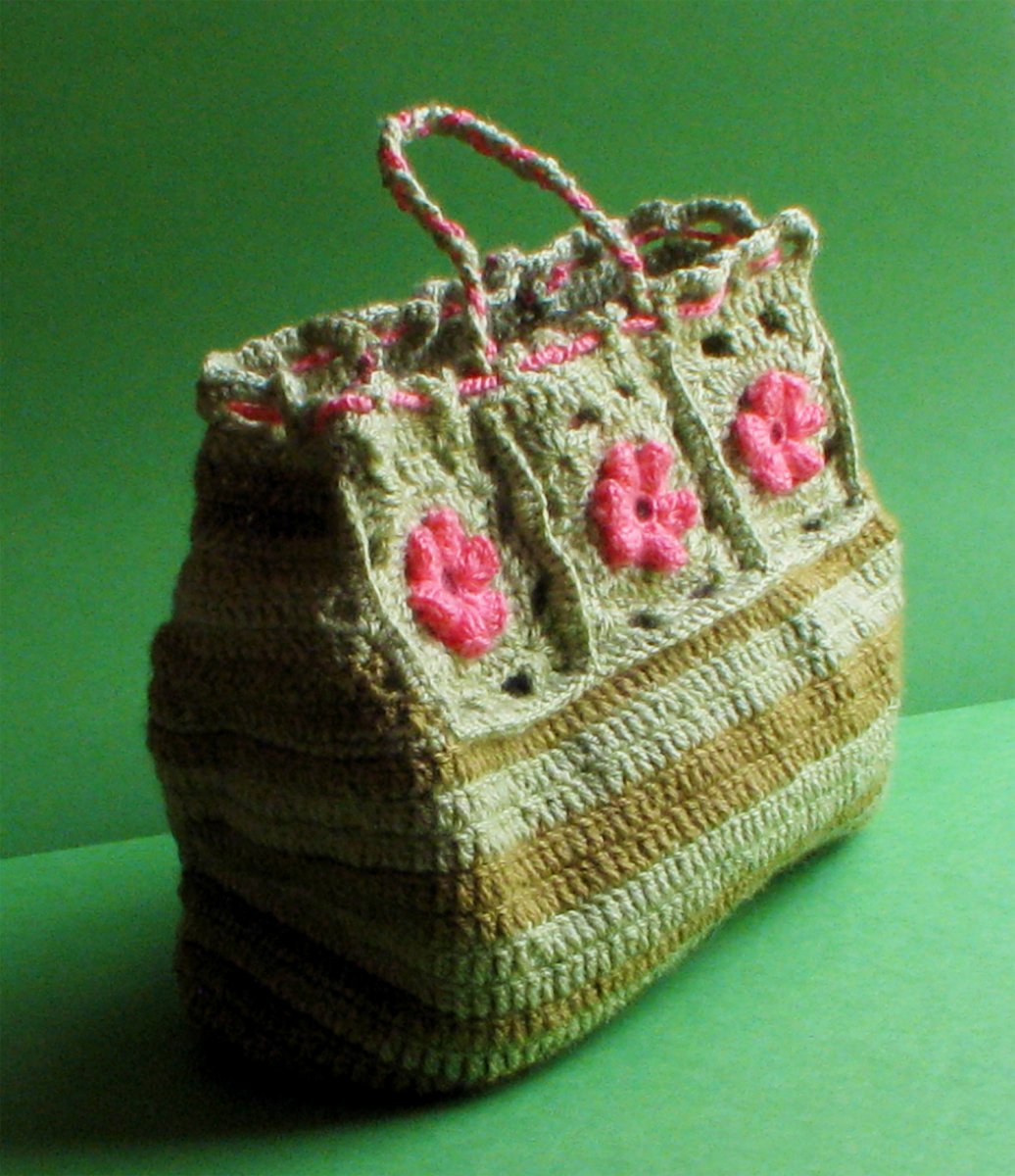 Zelená kabelka s květinami