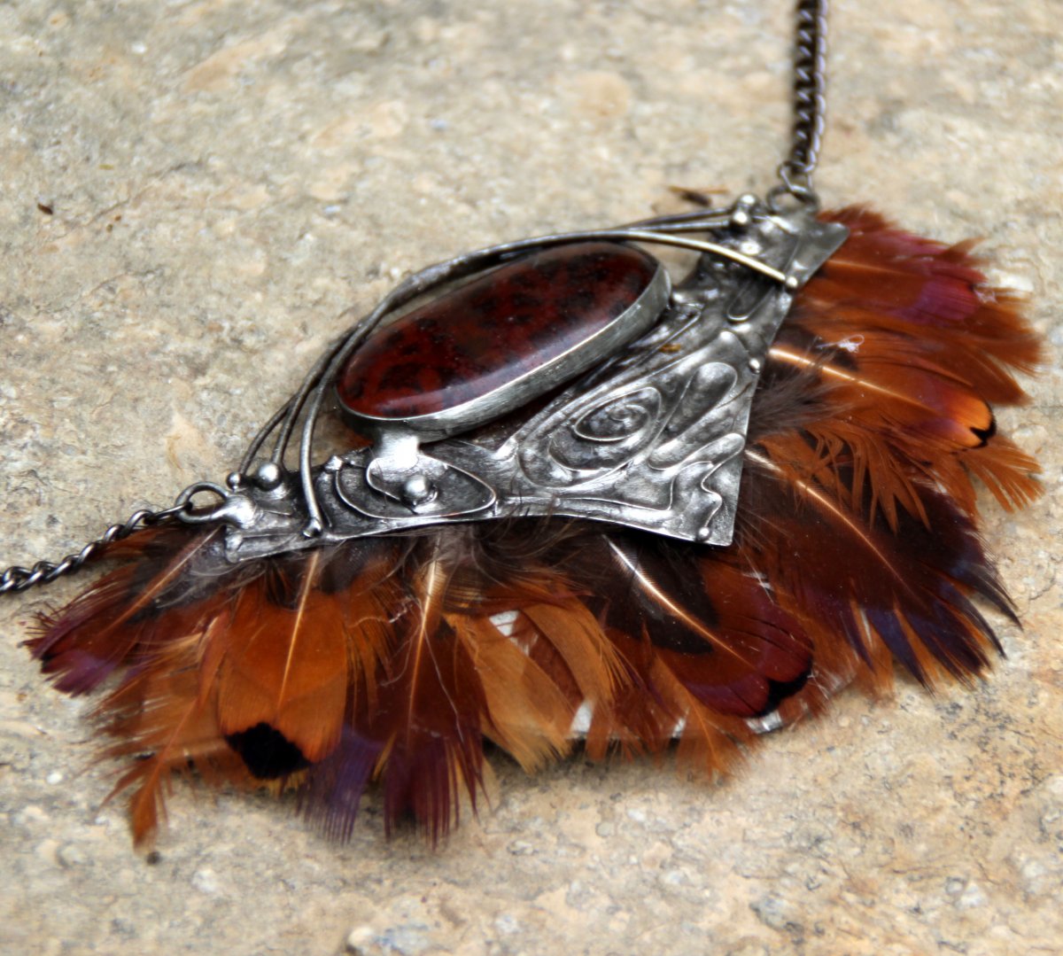 NÁHRDELNÍK APALUSA