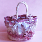 Háčkovaná růžová kabelka s květinou a bílou stuhou