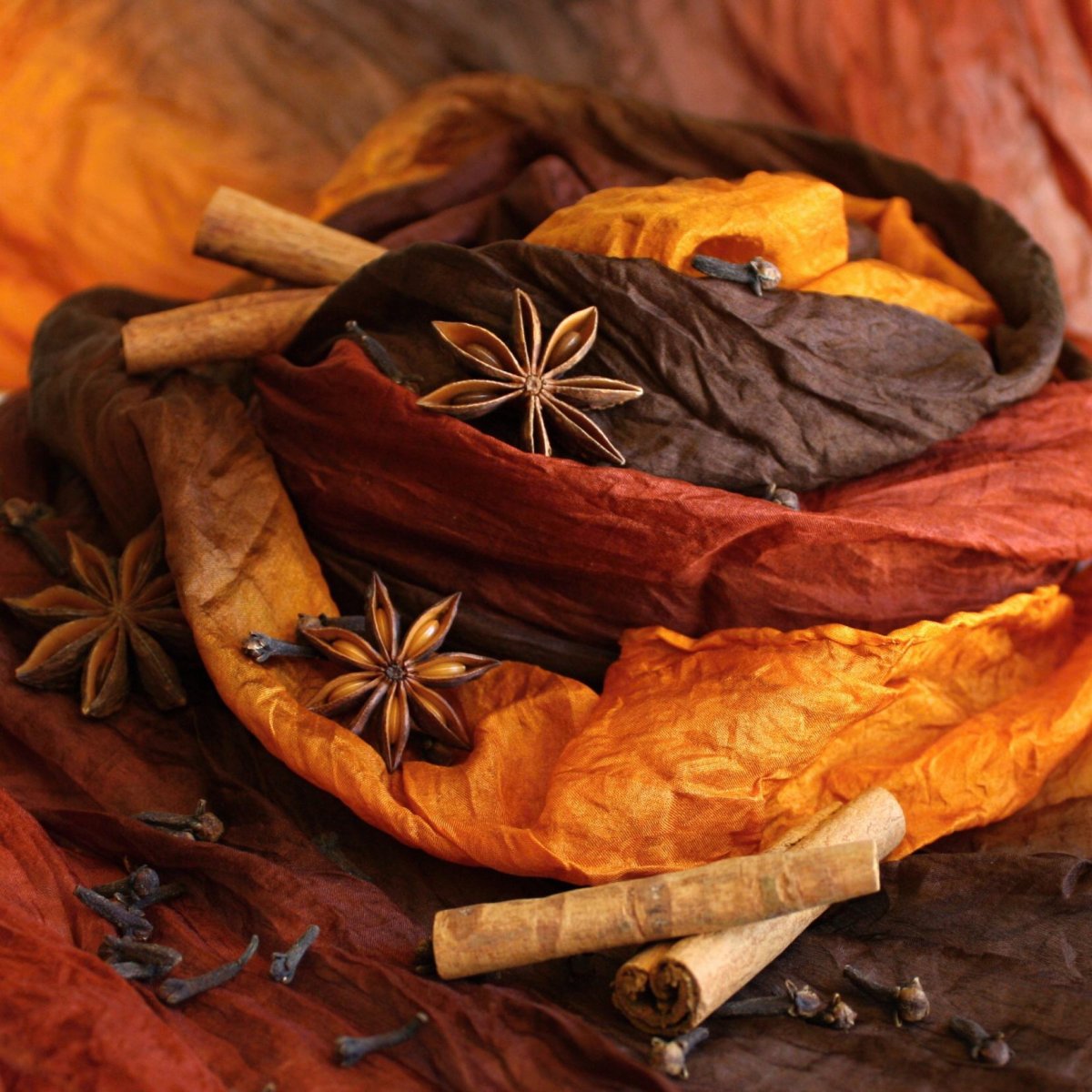 hedvábná šála oranžovo-hnědo-červená