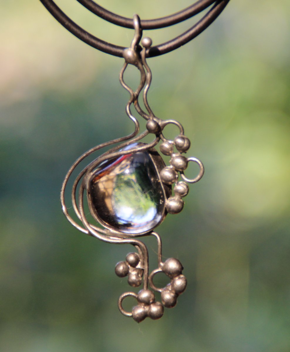 NÁHRDELNÍK BUBLAJÍCÍ