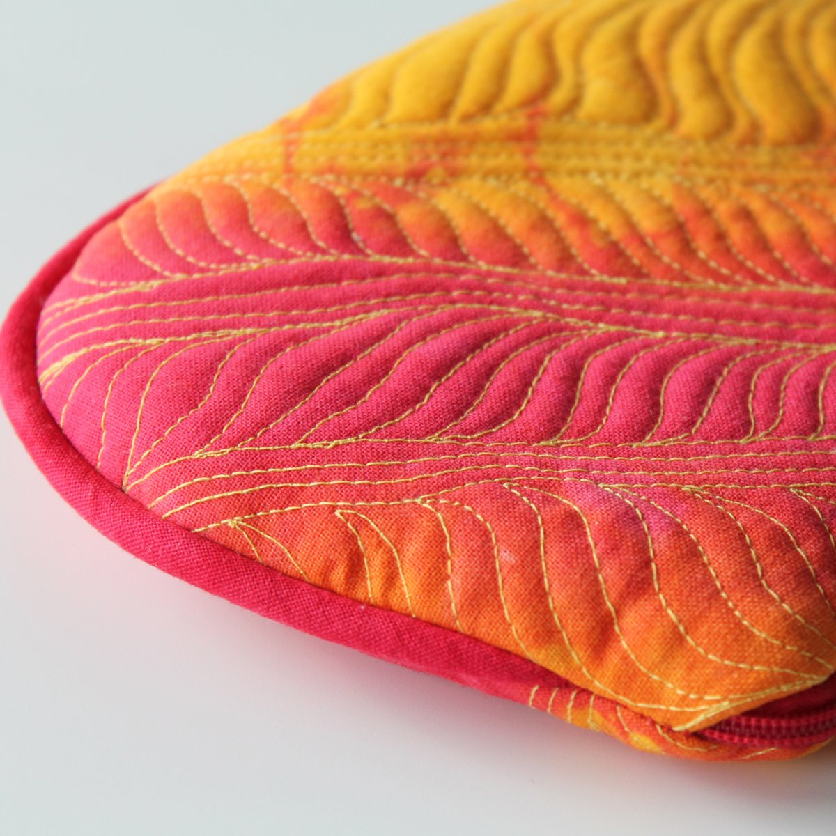 V plamenech - taštička