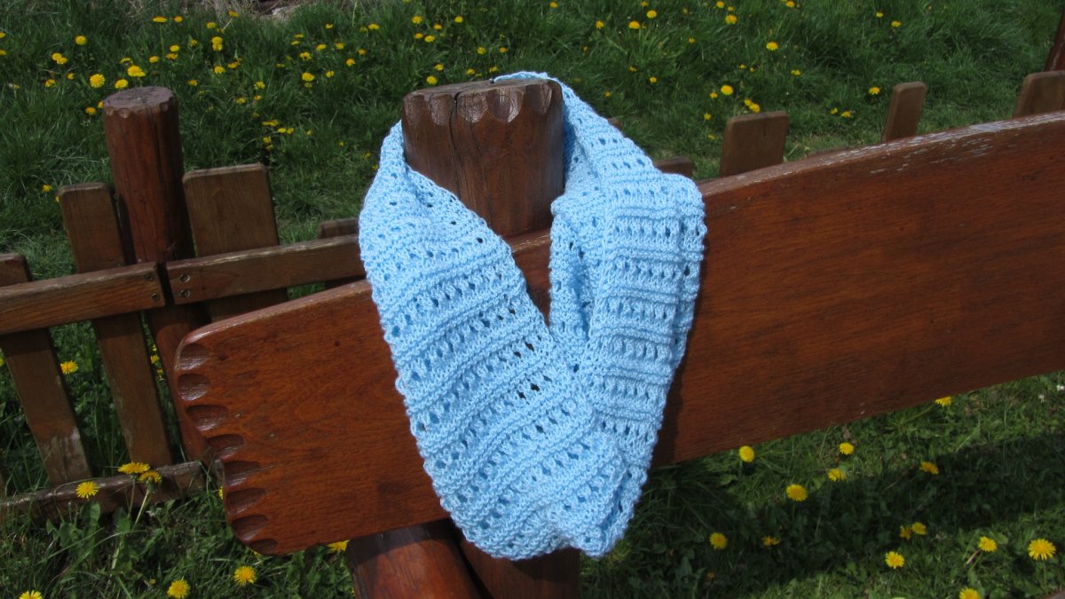 BLANKYTNĚ MODRÝ CHOMOUT - NÁKRČNÍK