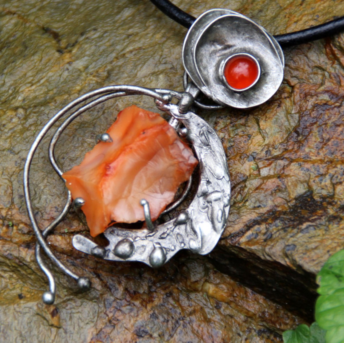 NÁHRDELNÍK PŘEMĚNY