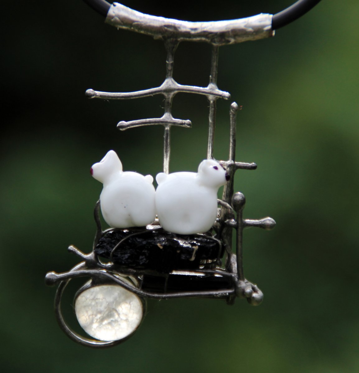 NÁHRDELNÍK TAK KDE JE TEN PÓL!!