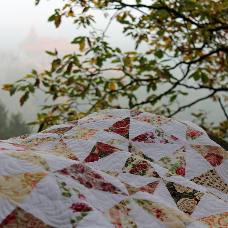 ...spí tam v růžích...