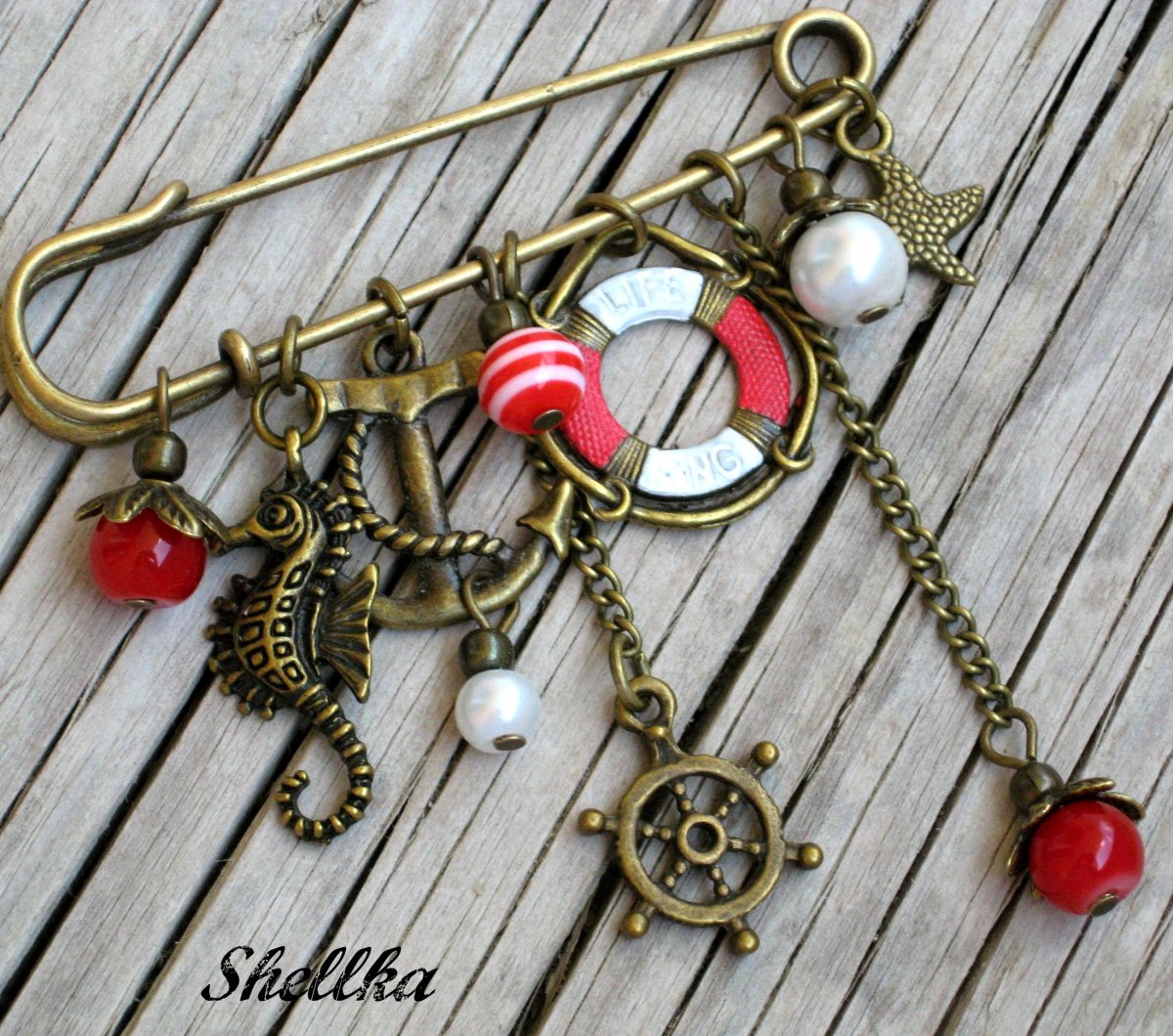 Brož ,,I LOVE THE SEA,, červená