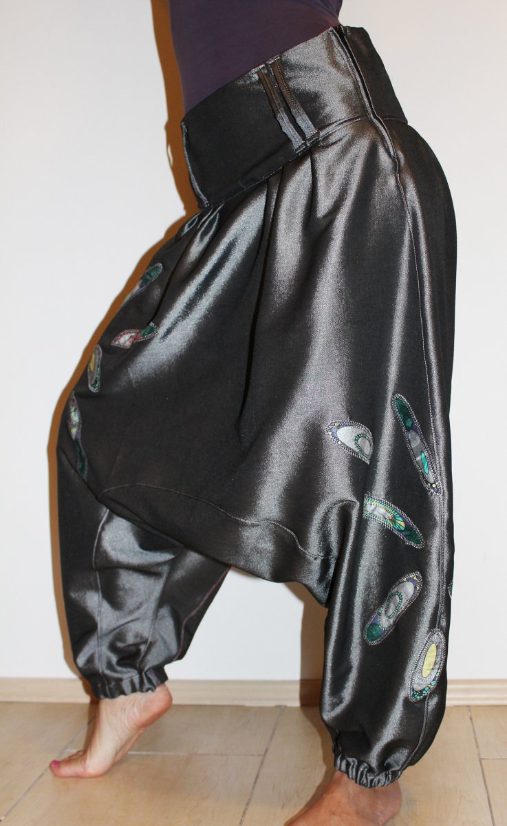 Šedostříbrné harémky 