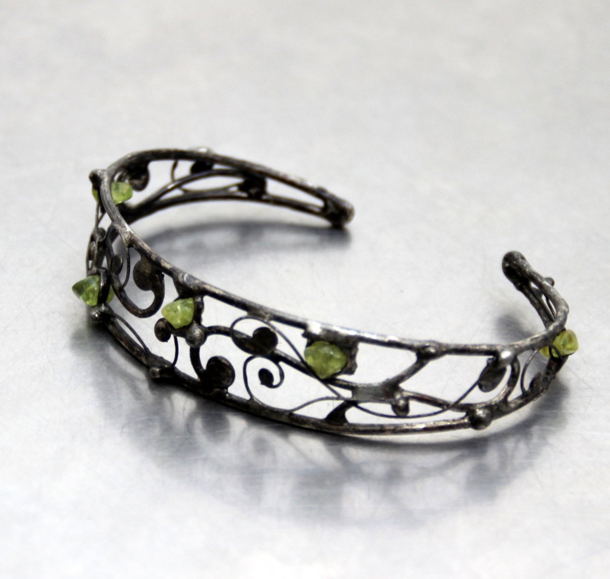 NÁRAMEK OLIVÍNOVÁ KRAJKA