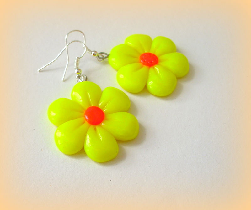 Žlutá neonová romantika