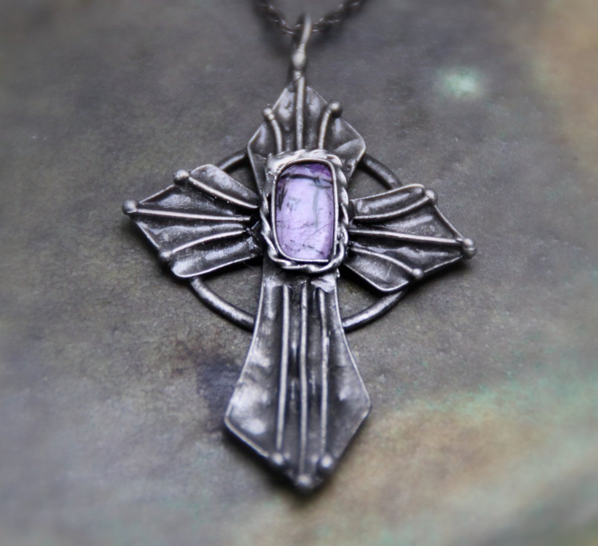 NÁHRDELNÍK CHAROITE