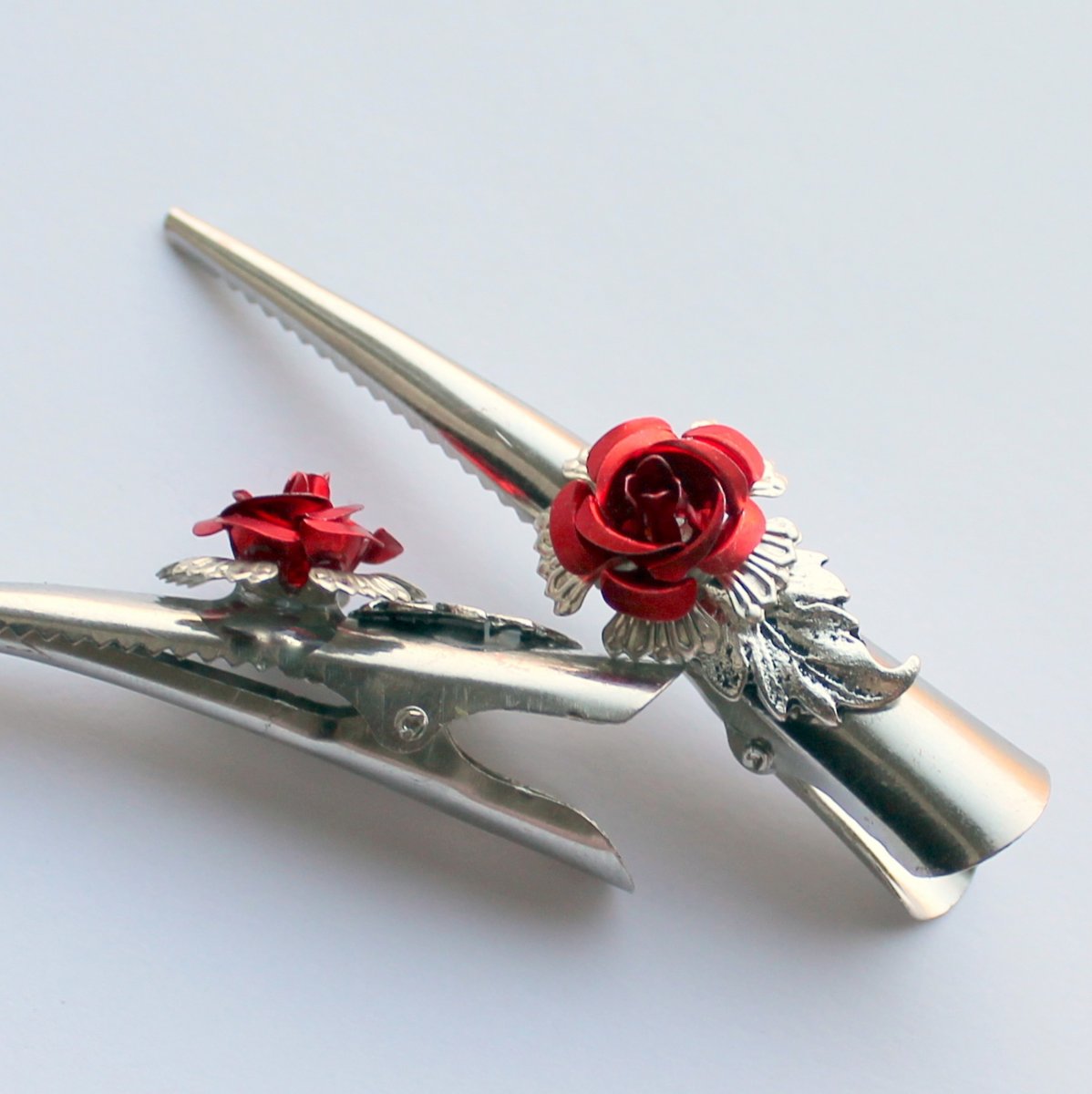 Rozkvetlá kovová betka